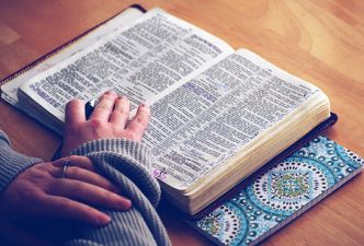 Read How to read through the Bible in a year in 2022